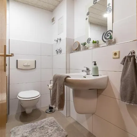 Modernes Im Gruenen I Balkon I Wlan I Stellplatz *