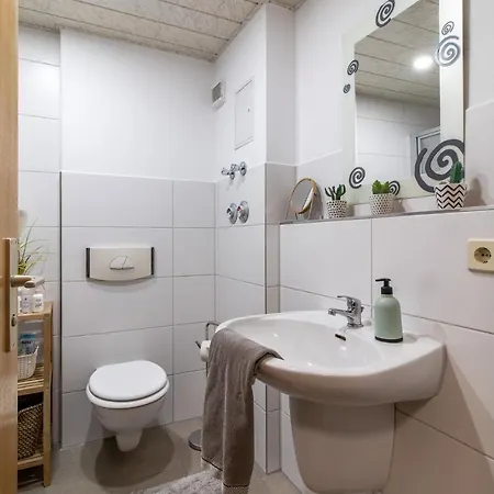 Apartment Modernes Im Gruenen I Balkon I Wlan I Stellplatz