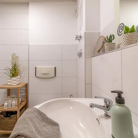 Apartment Modernes Im Gruenen I Balkon I Wlan I Stellplatz *