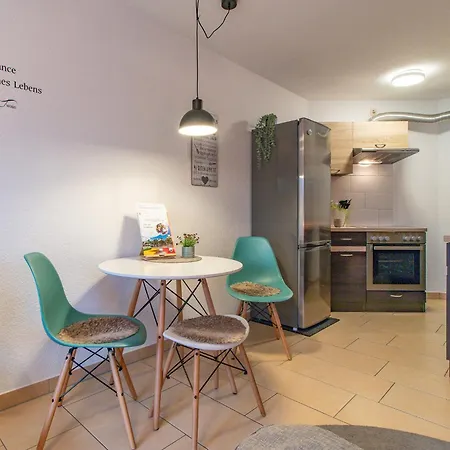Modernes Im Gruenen I Balkon I Wlan I Stellplatz Apartment